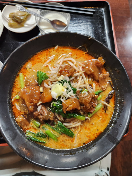 「牛すじ担々麺(ランチ)」@華蓮厨房 布佐店の写真