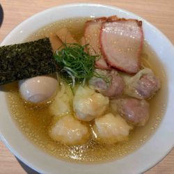 贅沢ワンタン麺　1540円