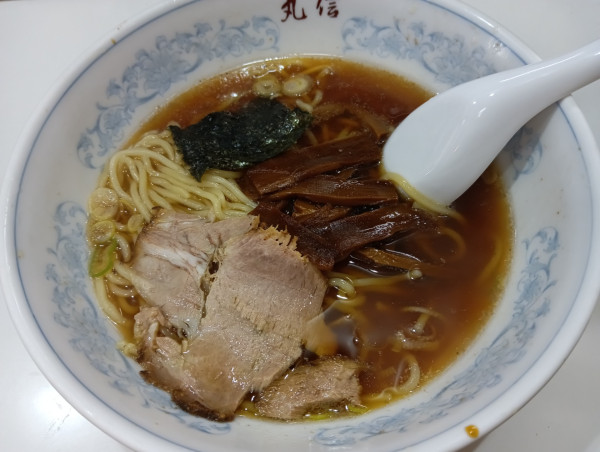 「ラーメン・麺少なめ」@中華そば 丸信の写真
