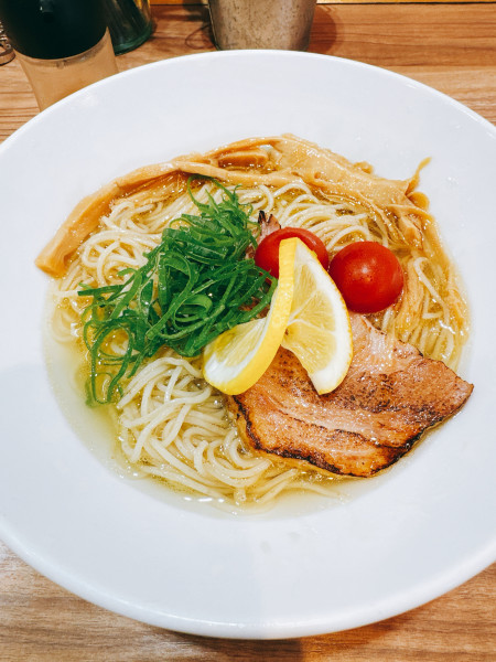 「冷やし塩煮干しらーめん」@らーめん にじいろの写真