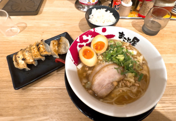 「煮玉子鶏じゃん+焼餃子定食」@ラーメンまこと屋 福生店の写真