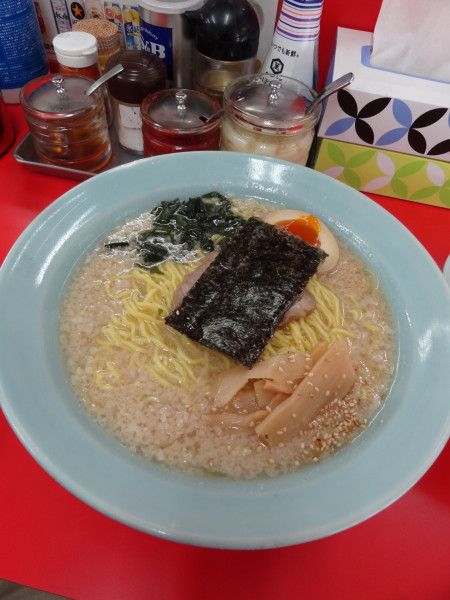 「ラーメン900円硬 ランチ無料ライス」@ラーメンHOUSE リュウビの写真