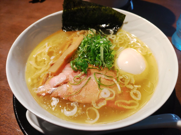 「虎徹そば（塩）半麺（味玉TP）980円」@麺や 虎徹の写真