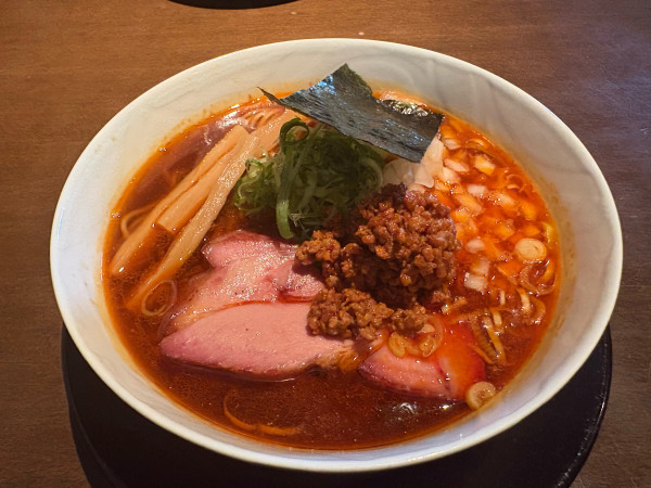 「辛い中華そば1100円」@麺や 虎徹の写真