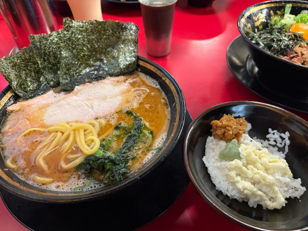 「ラーメン900円、半ライス100円」@柏 王道家の写真