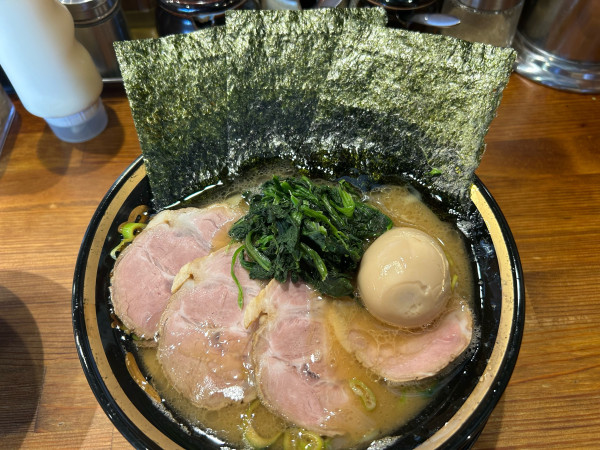 「醤油チャーシュー+味玉+海苔(フォローサービス)」@らーめん三郷家の写真