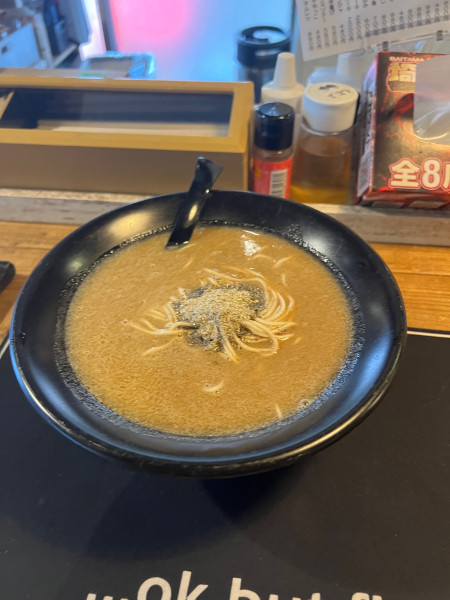 「濃厚煮干しかけラーメン800円　　にぼ玉300円」@煮干しラーメン 必の写真