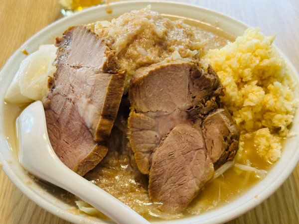「ラーメン大 1,050円 もち 100円」@ラーメンむねやの写真