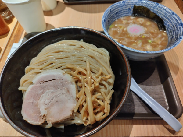 「つけめん　並　※六厘舎 創業２０周年特別企画価格」@舎鈴 池袋東口店の写真