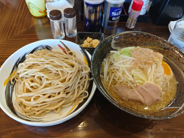 「豚湯 つけ麺 大盛り」@らぁ麺のお店 三色の写真