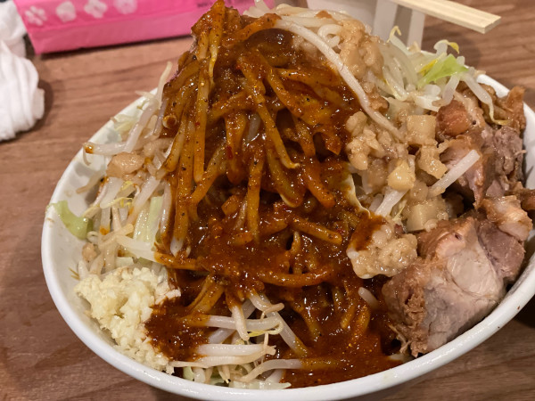 「汁なし(ニボダレ)」@ラーメン荘 歴史を刻め 新栄店の写真