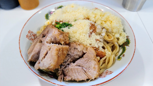 「【限定】冷やしあさりトマト(ニンニクマシ)+粉チーズ」@ハイパーファットンの写真