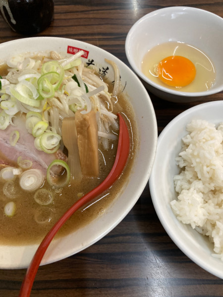 「バッチ濃い醤油、生卵、ライス」@味噌麺処 花道庵の写真