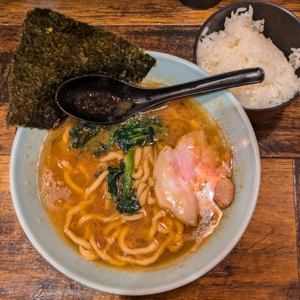 「ひろラーメン、ライス」@麺屋ひろ 新宿歌舞伎町店の写真