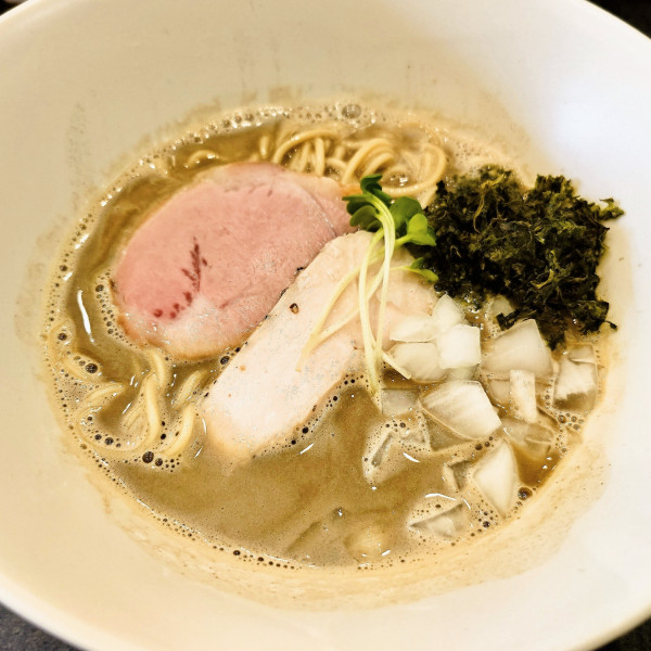 「濃厚飲む煮干しらーめん」@攻ニボの写真