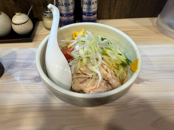 「鶏と冷やし中華」@らーめん鶏の一の写真