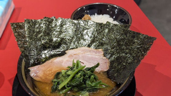 「ラーメン半ライスのり」@とらきち家の写真