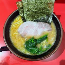 ラーメン並(900円)