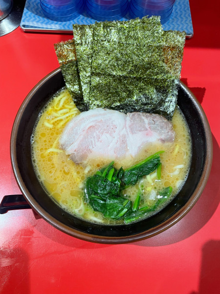 「ラーメン並(900円)」@横浜ラーメン 新横家の写真