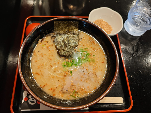 「ミニラーメン ＋ニンニクチップ」@熊本ラーメン こむらさき 新横浜店の写真