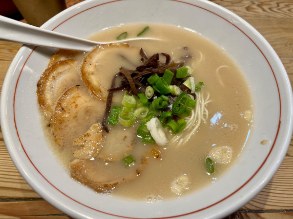 「純製らーめん＋肉＋煮玉子」@博多らーめん 虎の写真