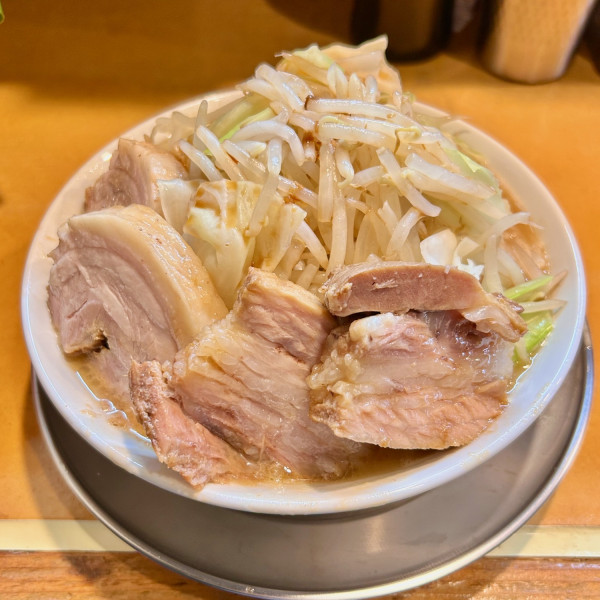 ミニ豚ラーメン（ヤサイ・カラメ：1300円）