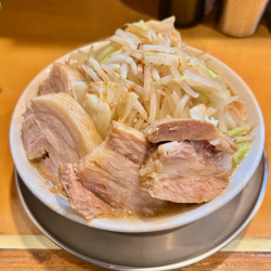 ミニ豚ラーメン（ヤサイ・カラメ：1300円）