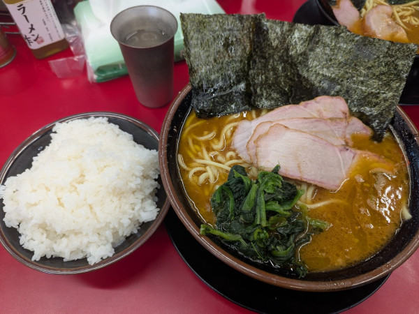 「ラーメン　チャーシュー3枚　大盛り　ライス大盛り」@IEKEI_TOKYO 王道家直系の写真