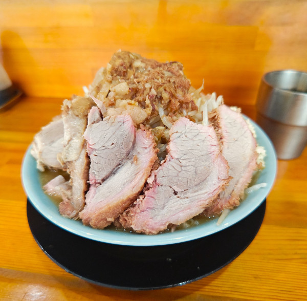 「チャーシュー麺並（豚4枚）￥1,100／全マシ」@ラーメン 盛太郎 神保町店の写真