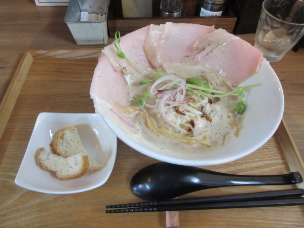 「コンフィチャーシューSOBA（１０２０円）冷製フレンチトマト」@フレンチラーメンの店 MATOYAの写真