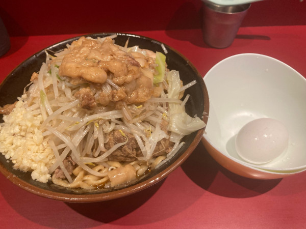 「豚1枚アブラーメン つけ麺味　生卵」@ラーメン二郎 荻窪店の写真