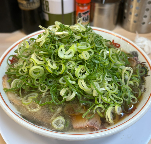 「チャーシュー麺＋九条ネギ増し＋ライス（小）」@本家 第一旭 新宿店の写真