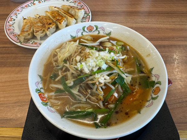 「焦がしニンニク味噌ラーメン　825円」@餃子の王将 原店の写真