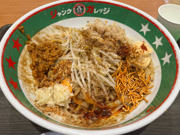 「【限定】担々まぜそば 並200g 全増し」@ジャンクガレッジ イオンタウンふじみ野店の写真