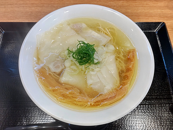 「自家製ワンタン 天然塩らーめん」@ジャパニーズヌードルズ 娘娘の写真