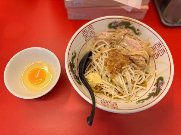 「ミニ汁なし(生卵付き)ニンニク野菜.少なめ1250円」@BUTAKIN 新宿歌舞伎町店の写真