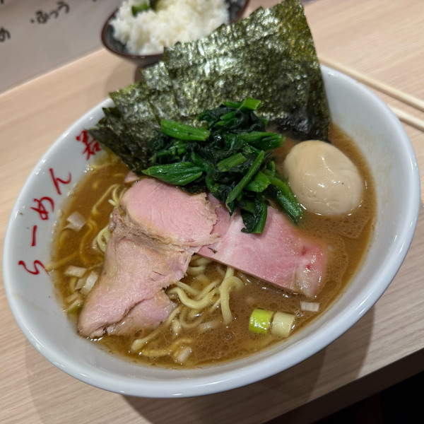 「特製らーめん中」@横浜ラーメン 若崎家の写真