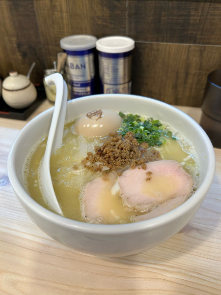 「鶏白湯ラーメン880円＋大盛80円＋味玉120円」@らーめん鶏の一の写真