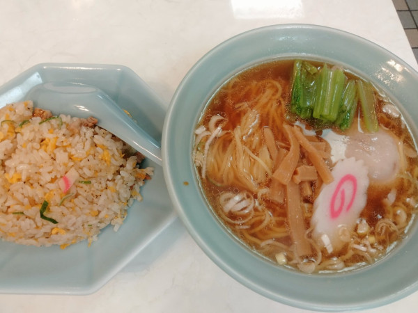 「ラーメンと半チャーハン」@大弘軒の写真