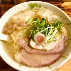 ワンタン入りらーめん塩　1150円　大盛り100円