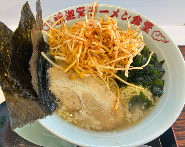 「辛ネギ塩ラーメン」@釈迦堂PA（下り） 釈迦堂ラーメン食堂の写真