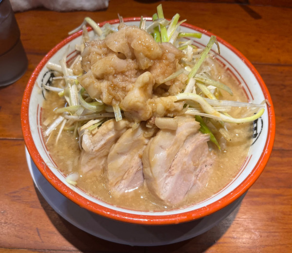 「小ラーメン野菜アブラ少し+ネギ」@らーめん バリ男 新橋本店の写真