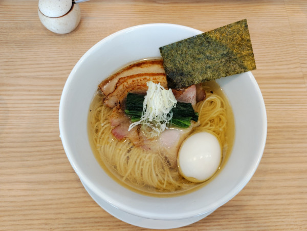 「らぁ麺　しお　味玉」@ASHITAMO RAMENの写真