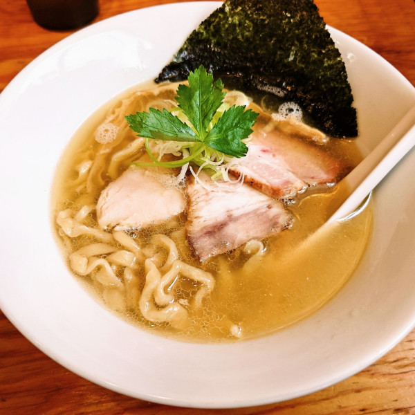 「手揉み中華そば塩」@麺や晴心の写真