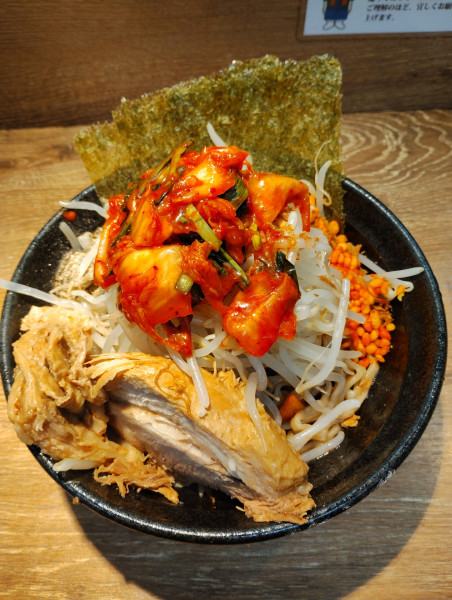 「汁無しミニ350【汁無し冷やし変更】TPニラキムチ」@麺屋 浜一の写真