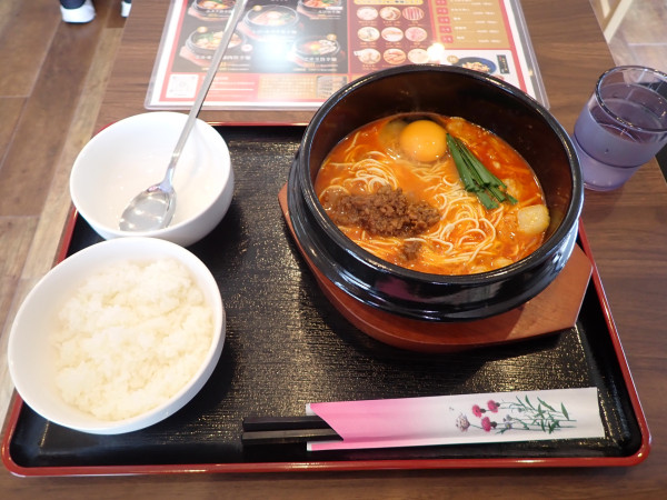「ホルモン旨辛麺　ご飯付き(1200円)」@久麺やの写真