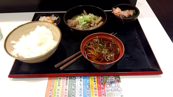 「かけ（もつ煮定食）８５０円」@ゆで太郎 三田3丁目店の写真