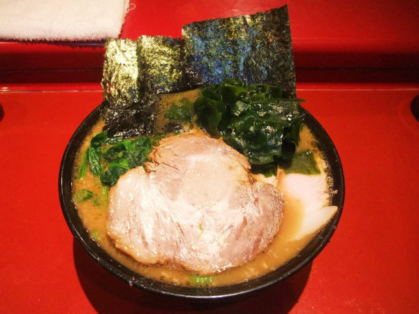 「ラーメン 特上チャーシュー チャーシュー2枚 ワカメ」@厚木家の写真