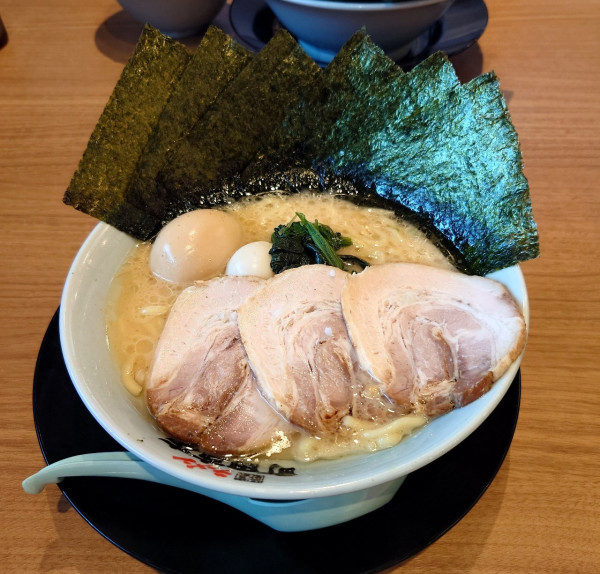 「MAXラーメン(豚骨醤油、1130円)」@町田商店 ニトリ成増店の写真