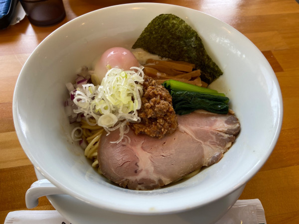「あぶらは温玉(1000円)」@自家製ラーメン アイリーの写真